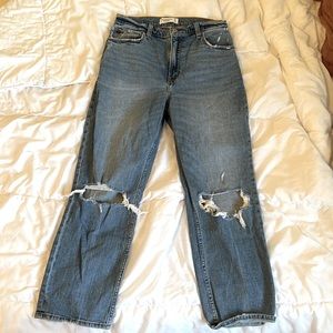 Abercrombie “the ankle straight ultra high rise” size 29 curve love. Med wash.